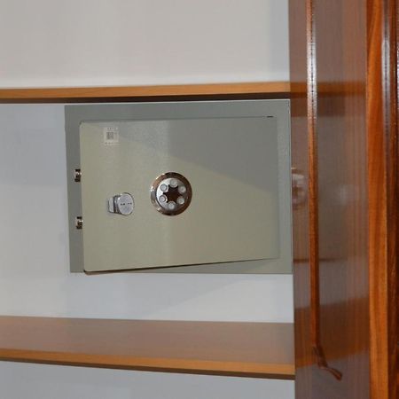 Apartamento En Pleno Centro De Cordoba Luaran gambar